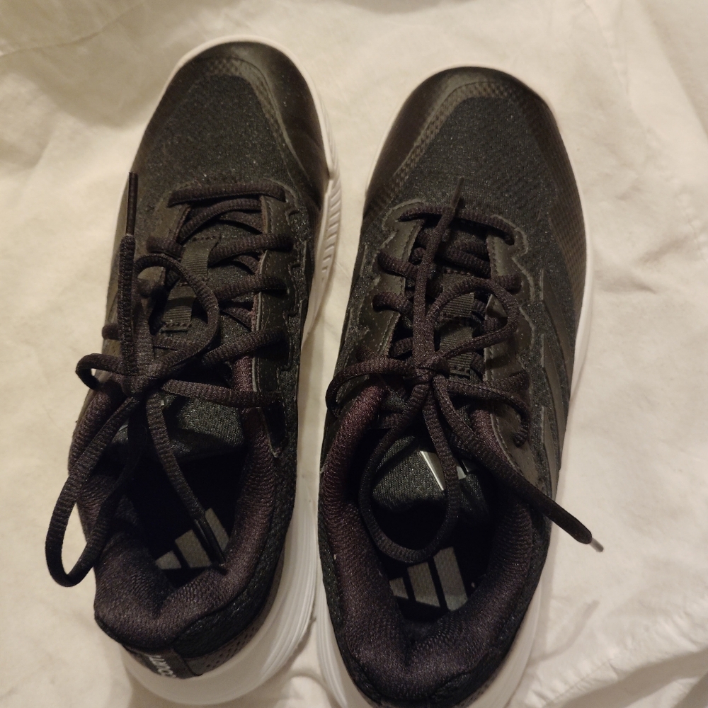 Womens black Game Court 2 tennis shoes
